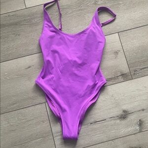 SKIMS Signature Scoop Neck